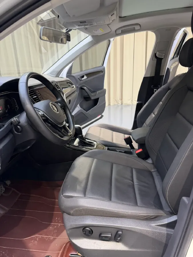 2022 Volkswagen T-Roc 1.4T 150HP L4 7DCT,autocango,china used car exporter,china ev exporter,chinese used car exporter,chinese used ev exporter