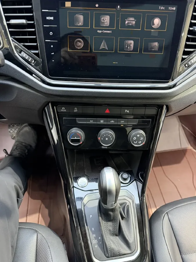 2022 Volkswagen T-Roc 1.4T 150HP L4 7DCT,autocango,china used car exporter,china ev exporter,chinese used car exporter,chinese used ev exporter