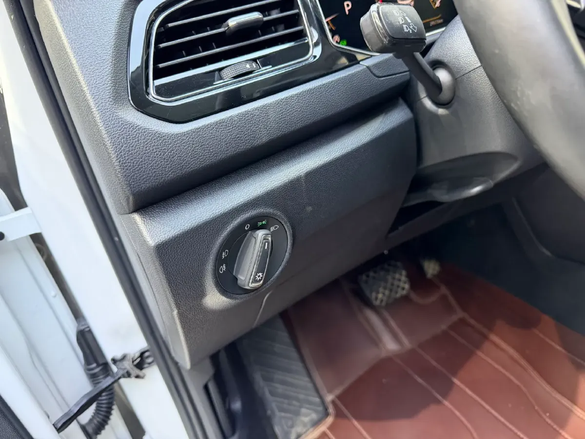 2022 Volkswagen T-Roc 1.4T 150HP L4 7DCT,autocango,china used car exporter,china ev exporter,chinese used car exporter,chinese used ev exporter