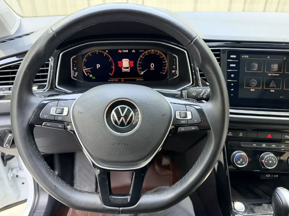 2022 Volkswagen T-Roc 1.4T 150HP L4 7DCT,autocango,china used car exporter,china ev exporter,chinese used car exporter,chinese used ev exporter