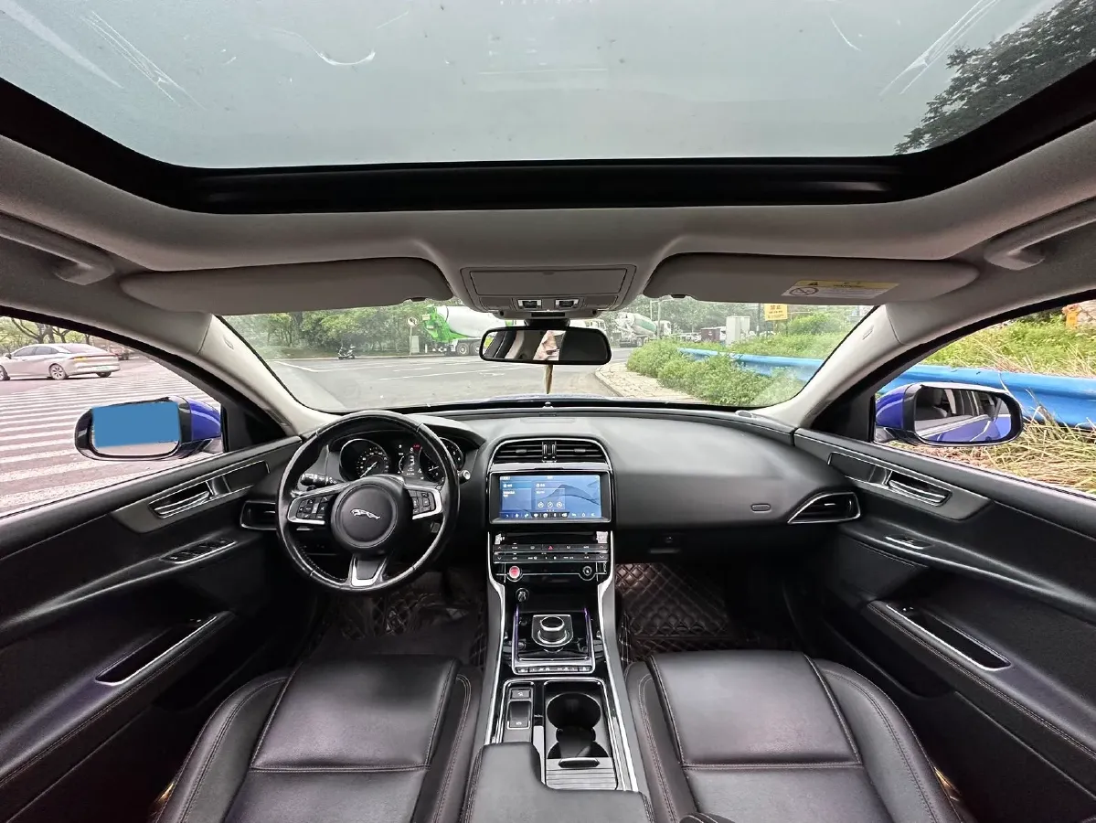 2019 Jeep Cherokee 2.0T 265HP L4 9AT,autocango,china used car exporter,china ev exporter,chinese used car exporter,chinese used ev exporter