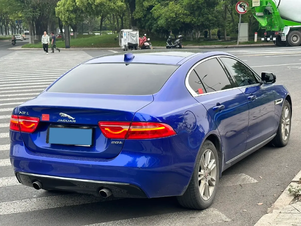 2019 Jeep Cherokee 2.0T 265HP L4 9AT,autocango,china used car exporter,china ev exporter,chinese used car exporter,chinese used ev exporter