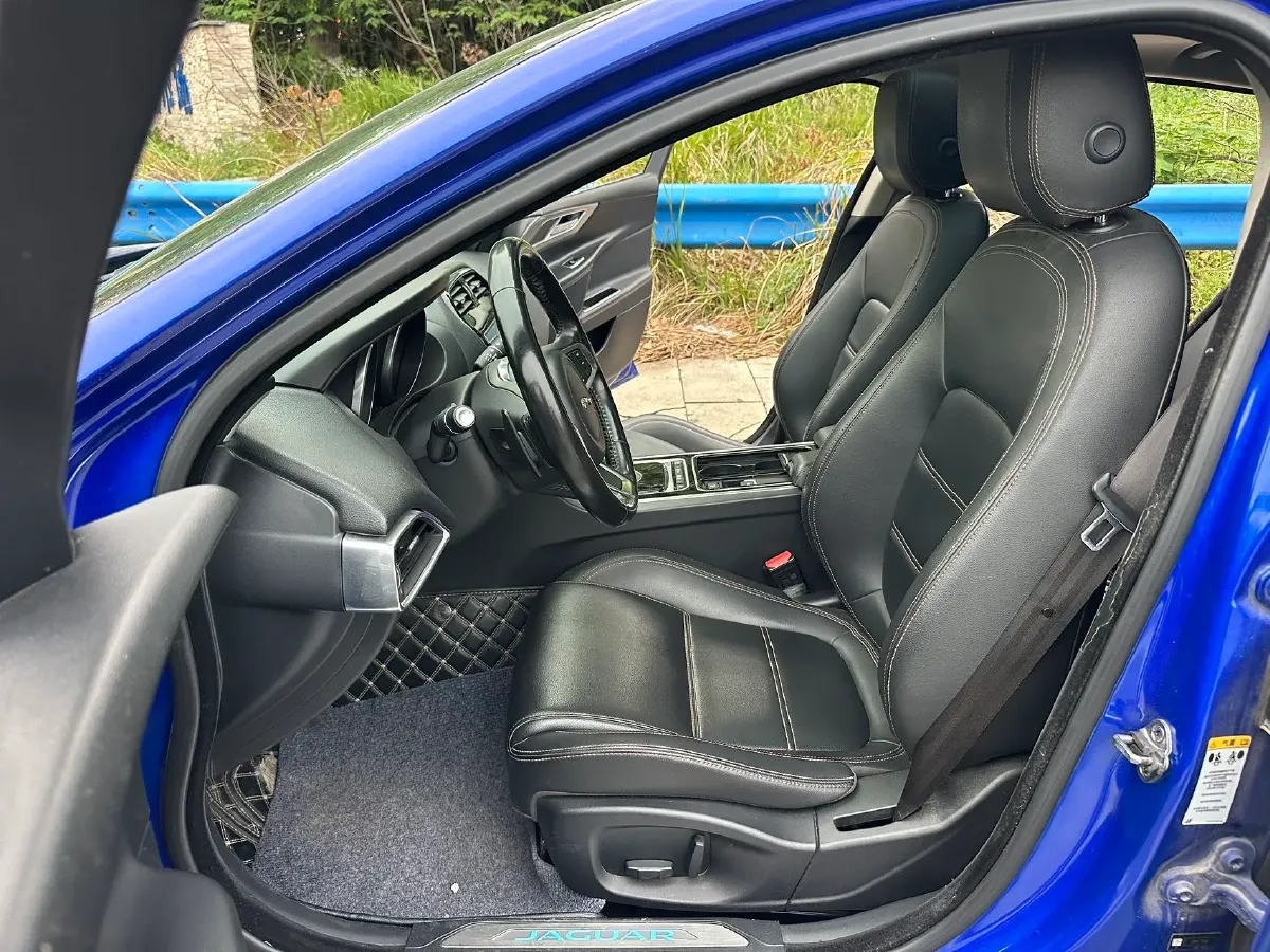 2019 Jeep Cherokee 2.0T 265HP L4 9AT,autocango,china used car exporter,china ev exporter,chinese used car exporter,chinese used ev exporter