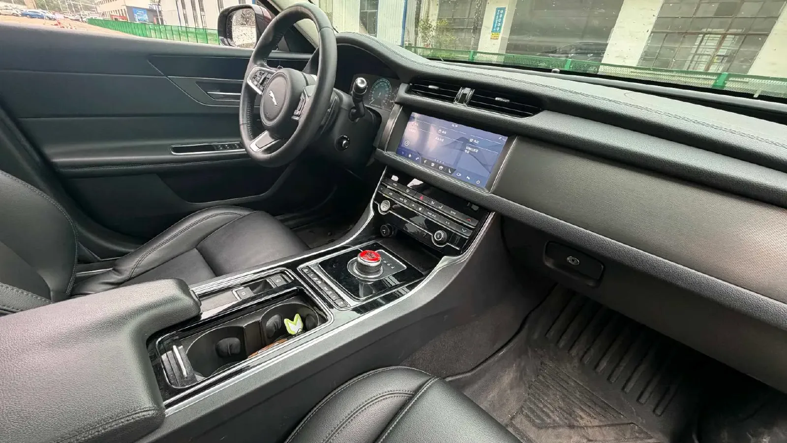 2020 Jaguar XFL 2.0T 200HP L4 8AT,autocango,china used car exporter,china ev exporter,chinese used car exporter,chinese used ev exporter