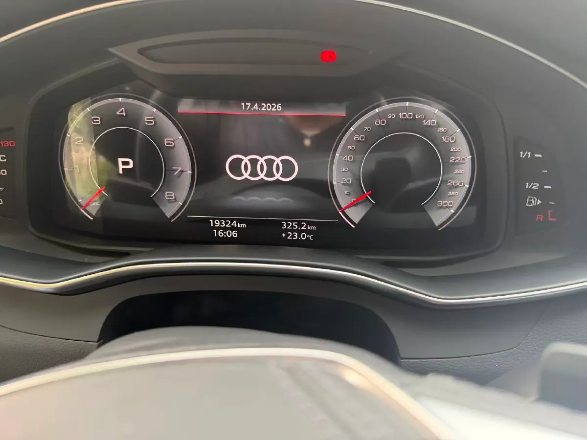 2025 Audi A6L 2.0T 245HP L4 7DCT,autocango,china used car exporter,china ev exporter,chinese used car exporter,chinese used ev exporter