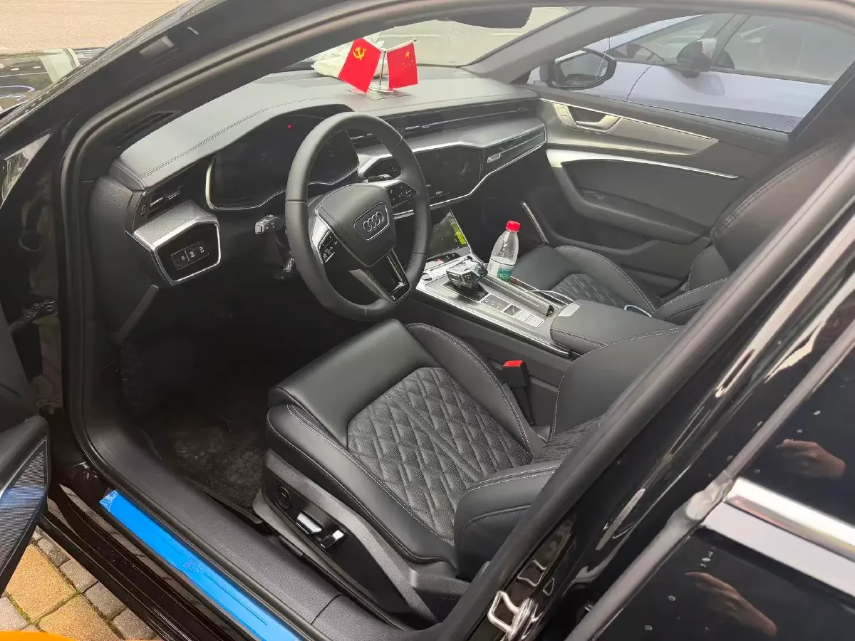 2025 Audi A6L 2.0T 245HP L4 7DCT,autocango,china used car exporter,china ev exporter,chinese used car exporter,chinese used ev exporter