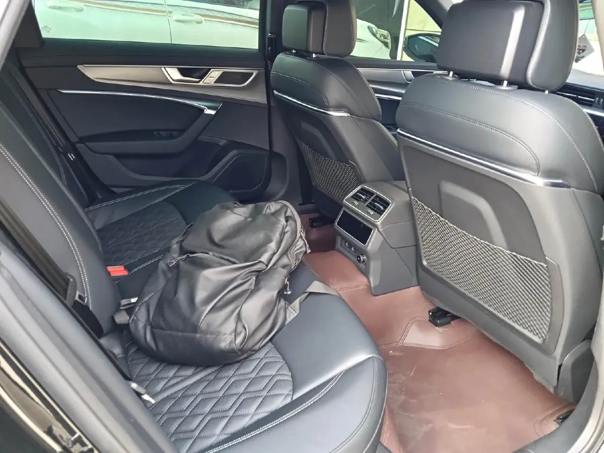 2025 Audi A6L 2.0T 245HP L4 7DCT,autocango,china used car exporter,china ev exporter,chinese used car exporter,chinese used ev exporter