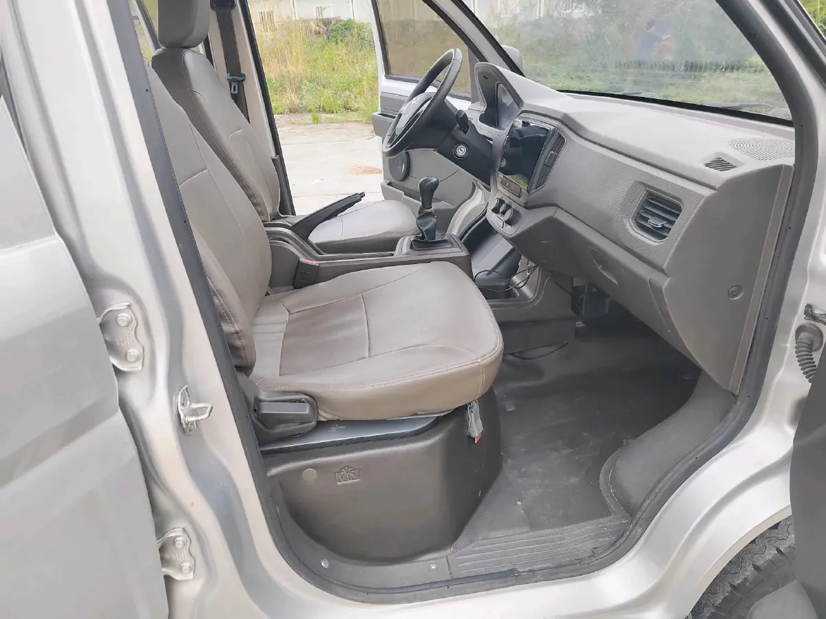 2021 WuLing RongGuang New Truck 1.8L 125HP L4 5MT,autocango,china used car exporter,china ev exporter,chinese used car exporter,chinese used ev exporter