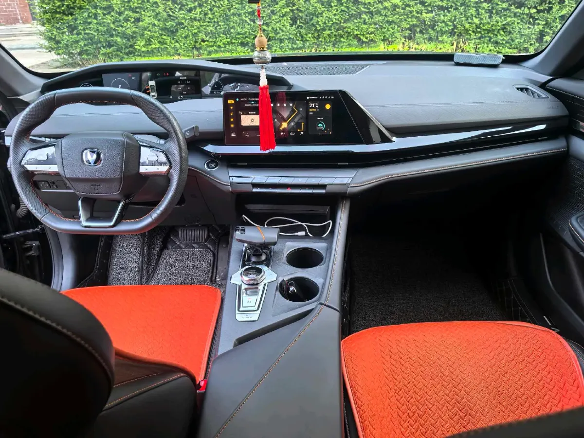 2024 ChangAn UNI-V 1.5T 188HP L4 7DCT,autocango,china used car exporter,china ev exporter,chinese used car exporter,chinese used ev exporter