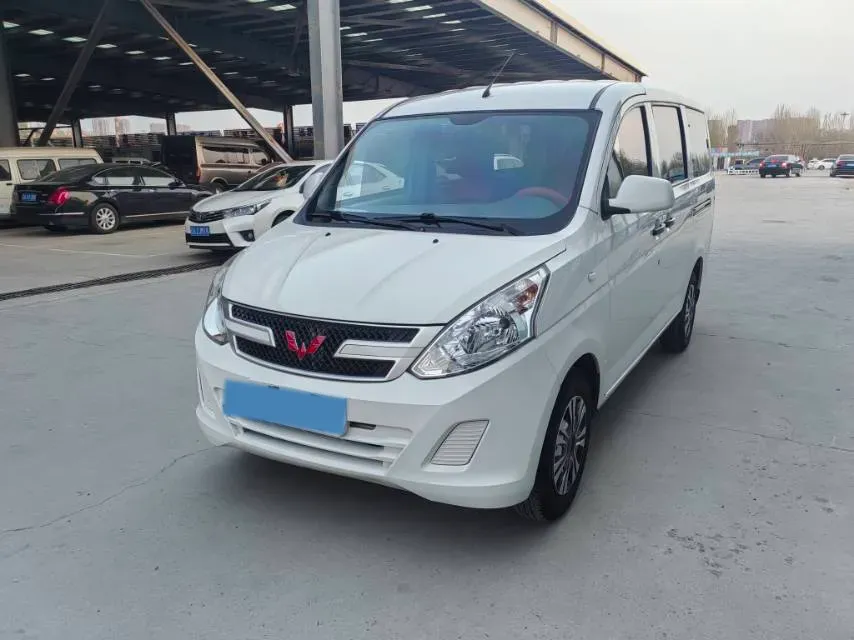 2019 WuLing RongGuang V 1.5L 99HP L4 6MT,autocango,china used car exporter,china ev exporter,chinese used car exporter,chinese used ev exporter