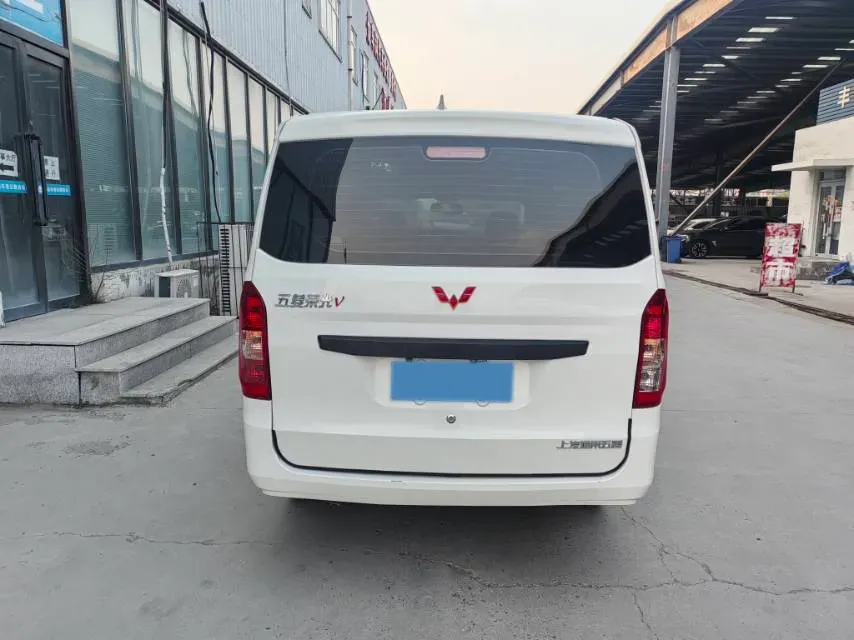 2019 WuLing RongGuang V 1.5L 99HP L4 6MT,autocango,china used car exporter,china ev exporter,chinese used car exporter,chinese used ev exporter