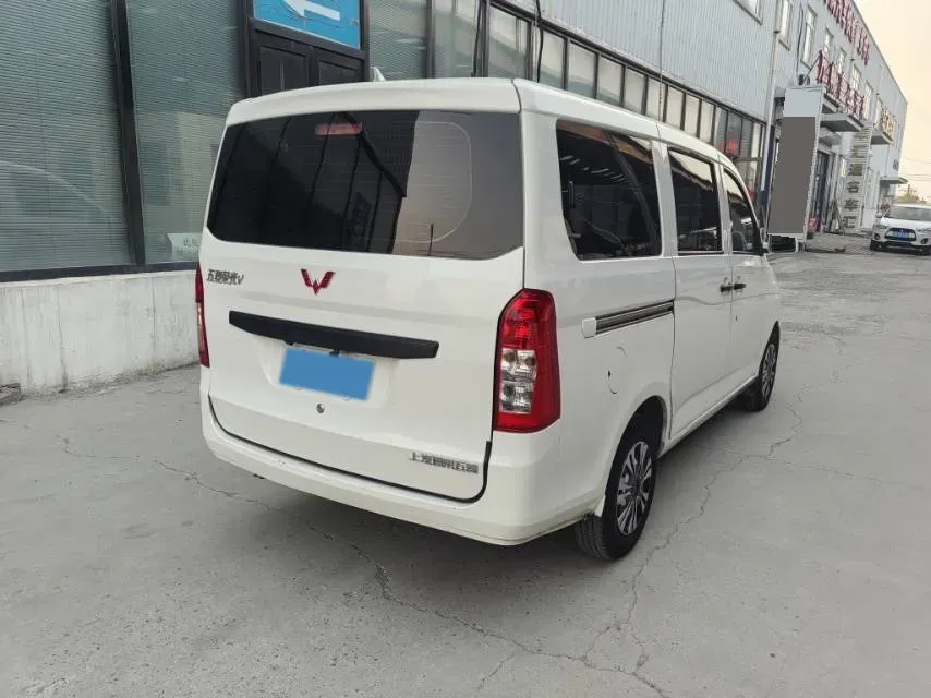 2019 WuLing RongGuang V 1.5L 99HP L4 6MT,autocango,china used car exporter,china ev exporter,chinese used car exporter,chinese used ev exporter