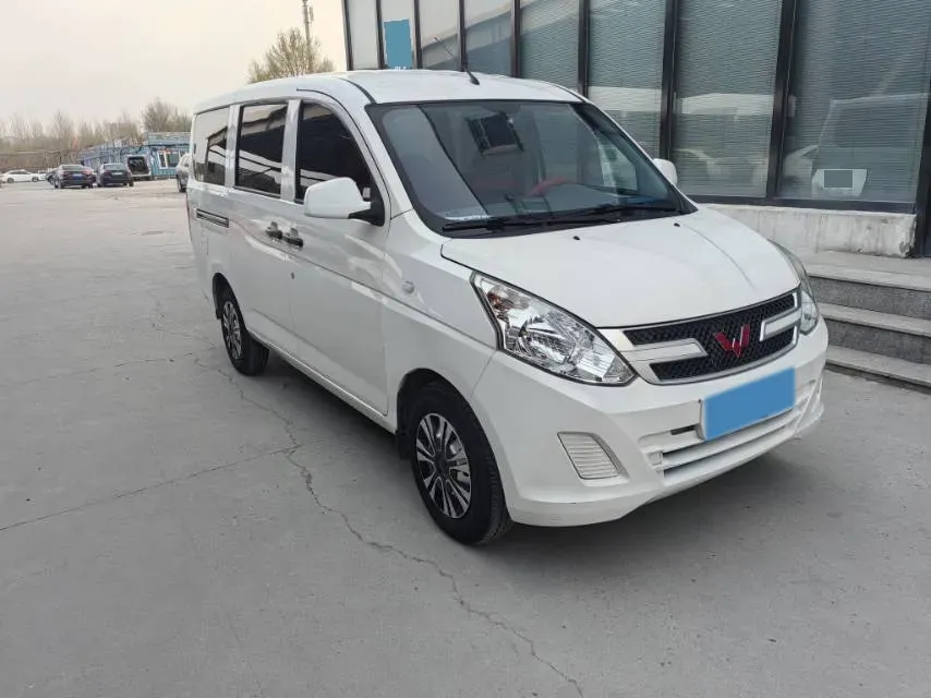 2019 WuLing RongGuang V 1.5L 99HP L4 6MT,autocango,china used car exporter,china ev exporter,chinese used car exporter,chinese used ev exporter