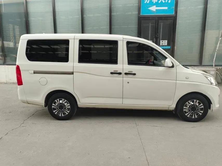 2019 WuLing RongGuang V 1.5L 99HP L4 6MT,autocango,china used car exporter,china ev exporter,chinese used car exporter,chinese used ev exporter