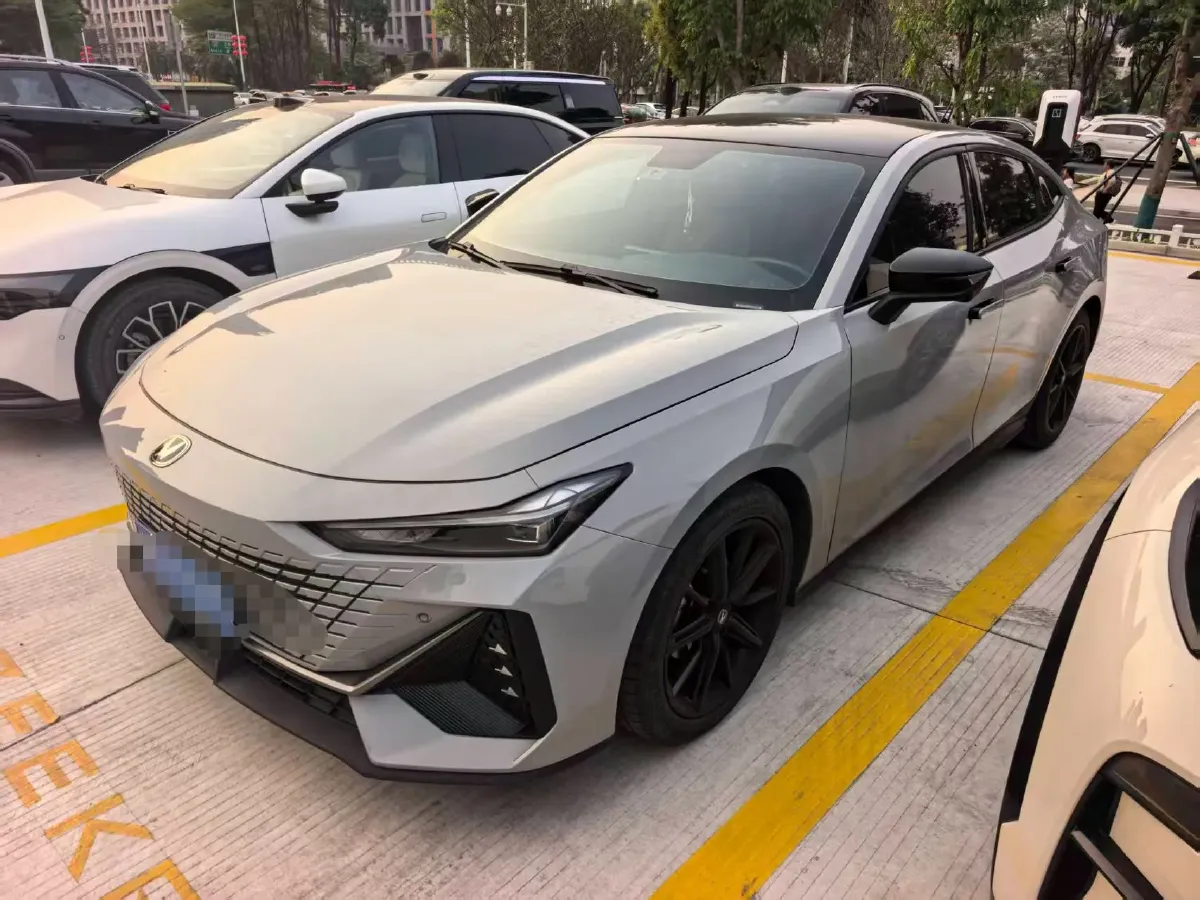 2022 ChangAn UNI-V 1.5T 188HP L4 7DCT,autocango,china used car exporter,china ev exporter,chinese used car exporter,chinese used ev exporter