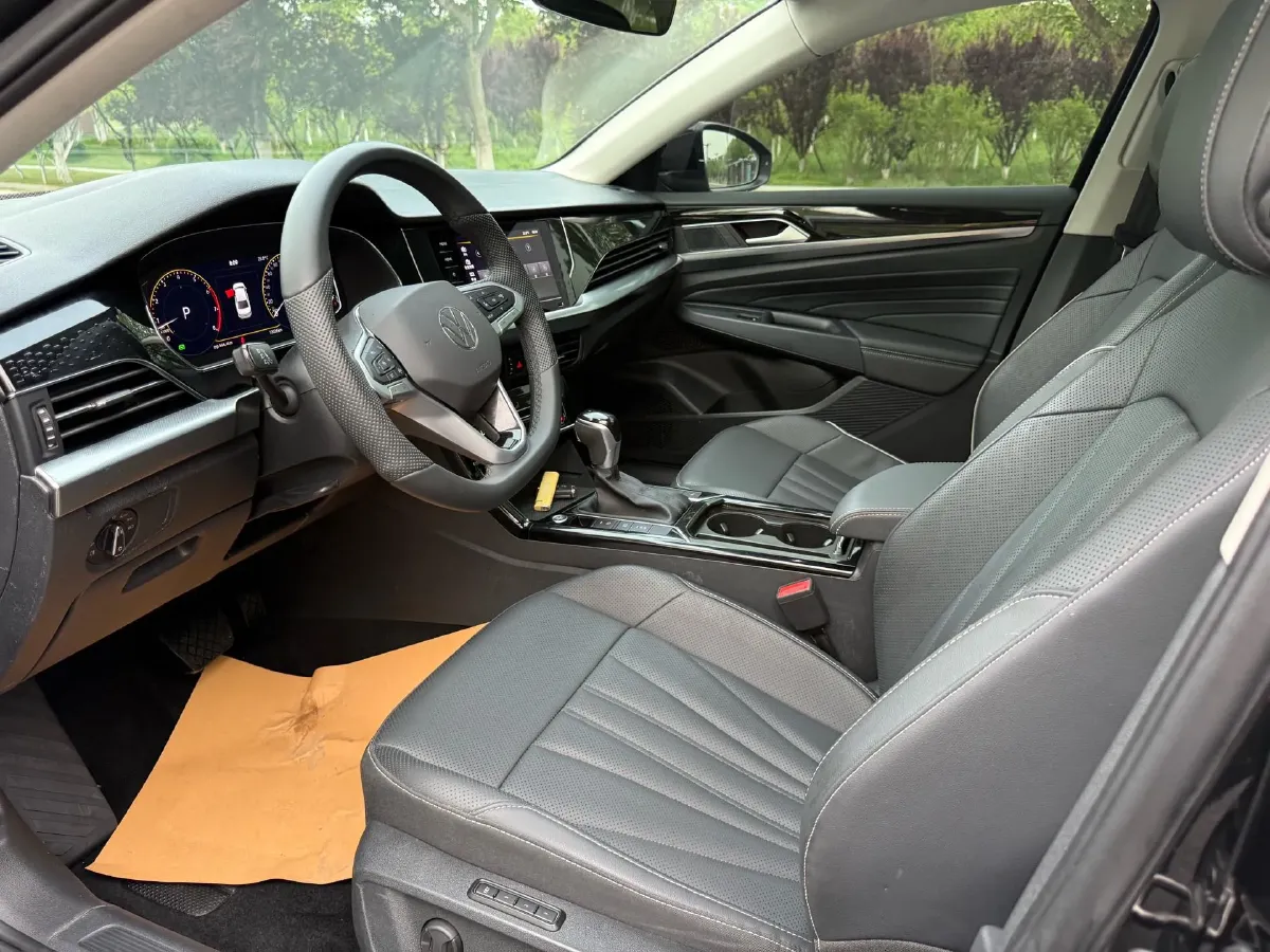 2025 Volkswagen Passat 2.0T 220HP L4 7DCT,autocango,china used car exporter,china ev exporter,chinese used car exporter,chinese used ev exporter