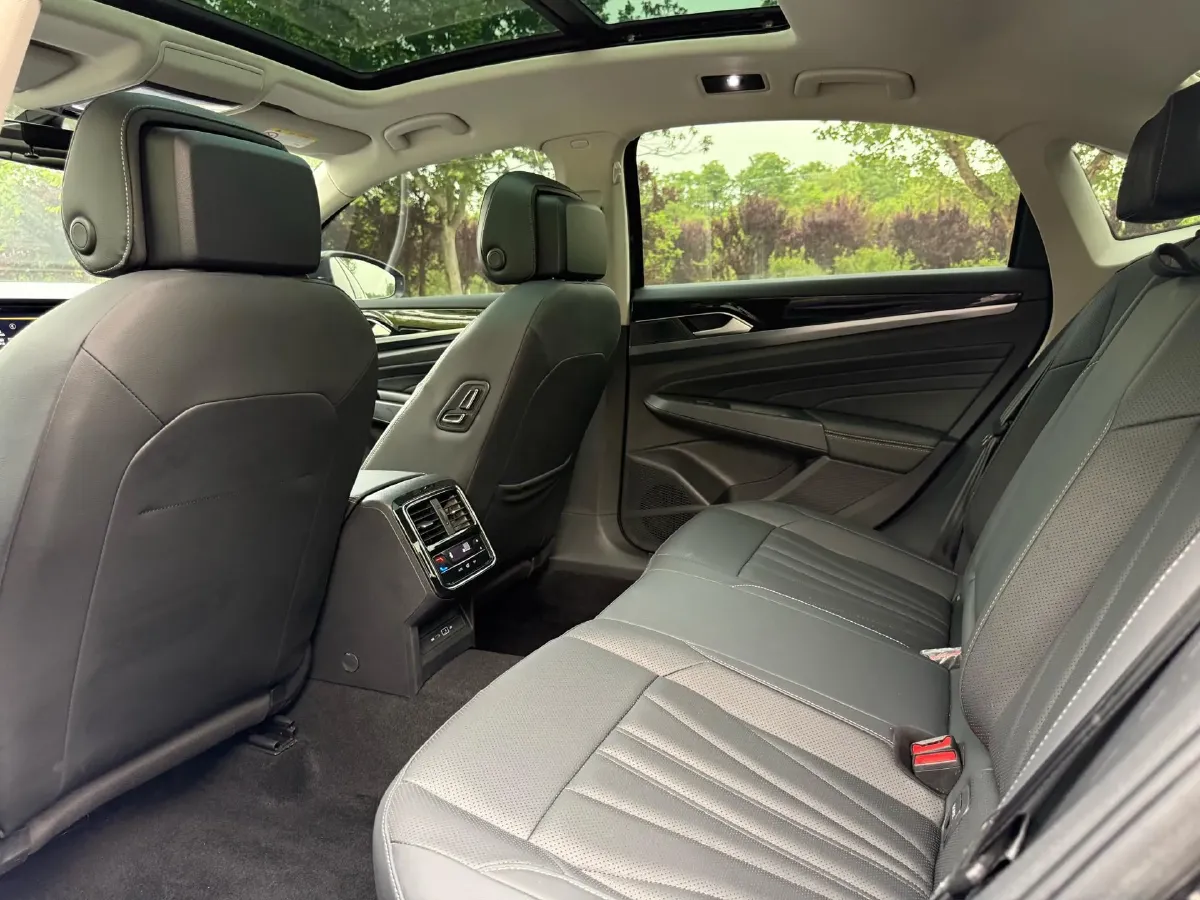 2025 Volkswagen Passat 2.0T 220HP L4 7DCT,autocango,china used car exporter,china ev exporter,chinese used car exporter,chinese used ev exporter