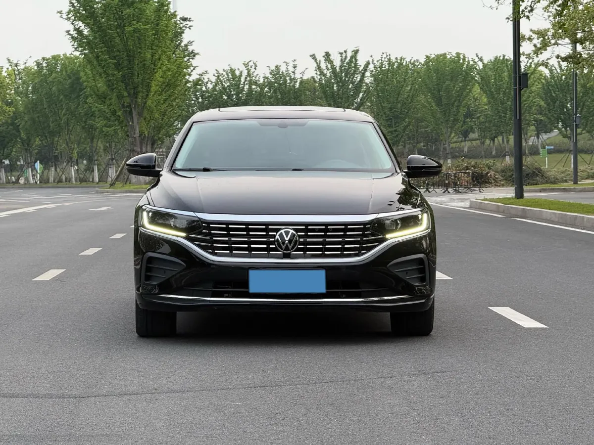 2025 Volkswagen Passat 2.0T 220HP L4 7DCT,autocango,china used car exporter,china ev exporter,chinese used car exporter,chinese used ev exporter