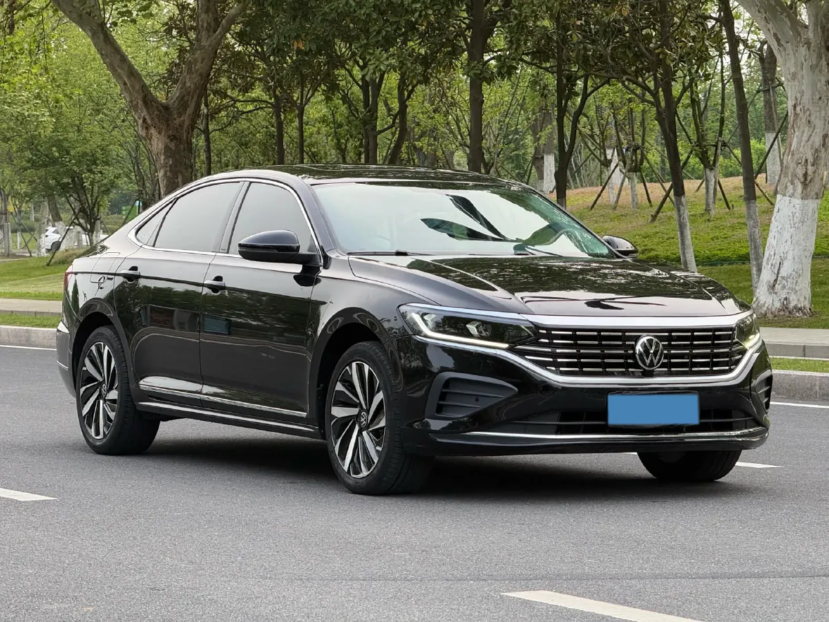 2025 Volkswagen Passat 2.0T 220HP L4 7DCT,autocango,china used car exporter,china ev exporter,chinese used car exporter,chinese used ev exporter