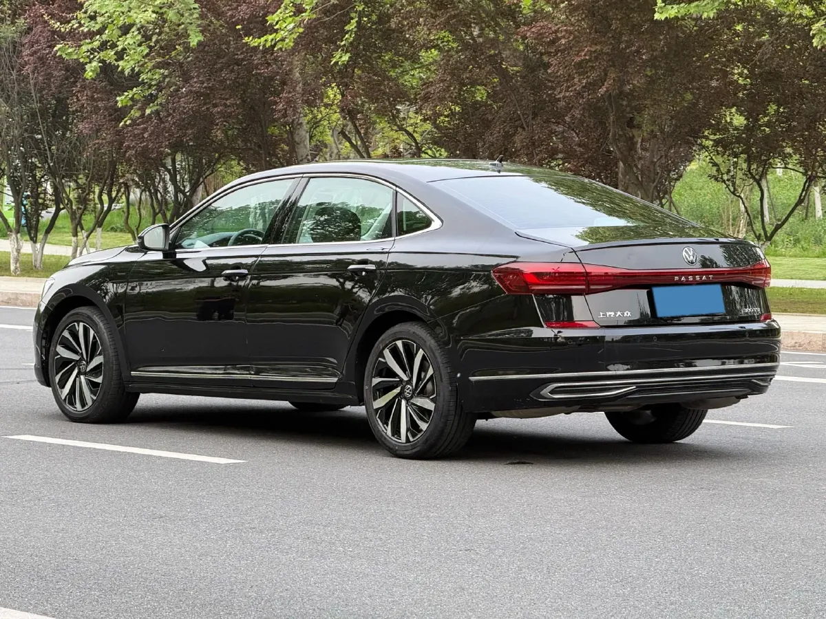 2025 Volkswagen Passat 2.0T 220HP L4 7DCT,autocango,china used car exporter,china ev exporter,chinese used car exporter,chinese used ev exporter