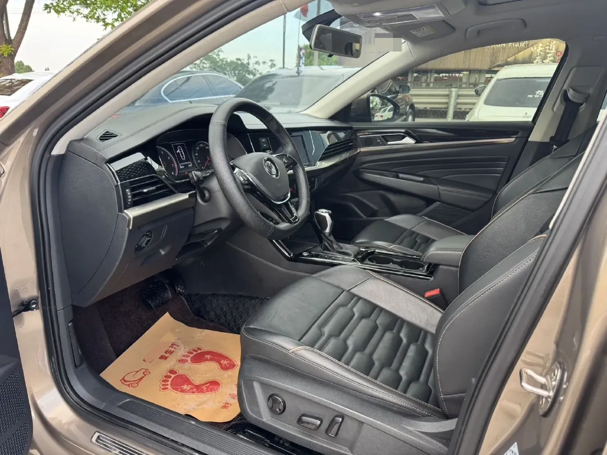 2019 Volvo V40 1.5T 152HP L4 6AT,autocango,china used car exporter,china ev exporter,chinese used car exporter,chinese used ev exporter