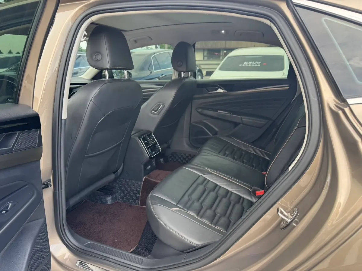 2019 Volvo V40 1.5T 152HP L4 6AT,autocango,china used car exporter,china ev exporter,chinese used car exporter,chinese used ev exporter