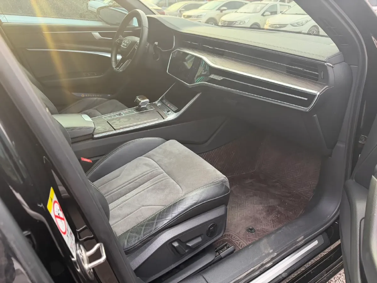 2020 Audi A6L 2.0T 190HP L4 7DCT,autocango,china used car exporter,china ev exporter,chinese used car exporter,chinese used ev exporter