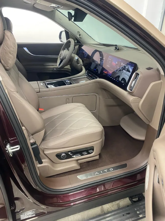 2025 AITO AITO M9 REEV 160HP REEV 52KWH,autocango,china used car exporter,china ev exporter,chinese used car exporter,chinese used ev exporter