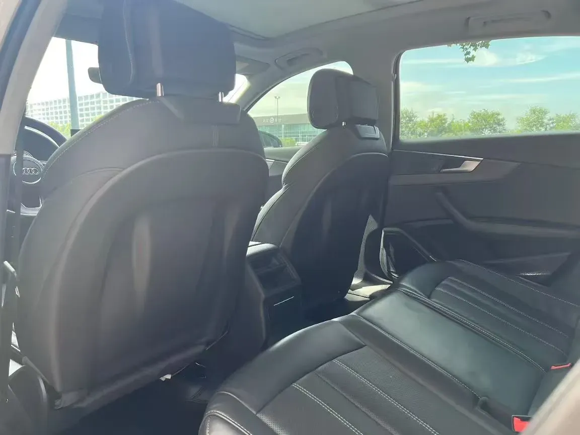 2022 Audi A4L 2.0T 190HP L4 7DCT,autocango,china used car exporter,china ev exporter,chinese used car exporter,chinese used ev exporter