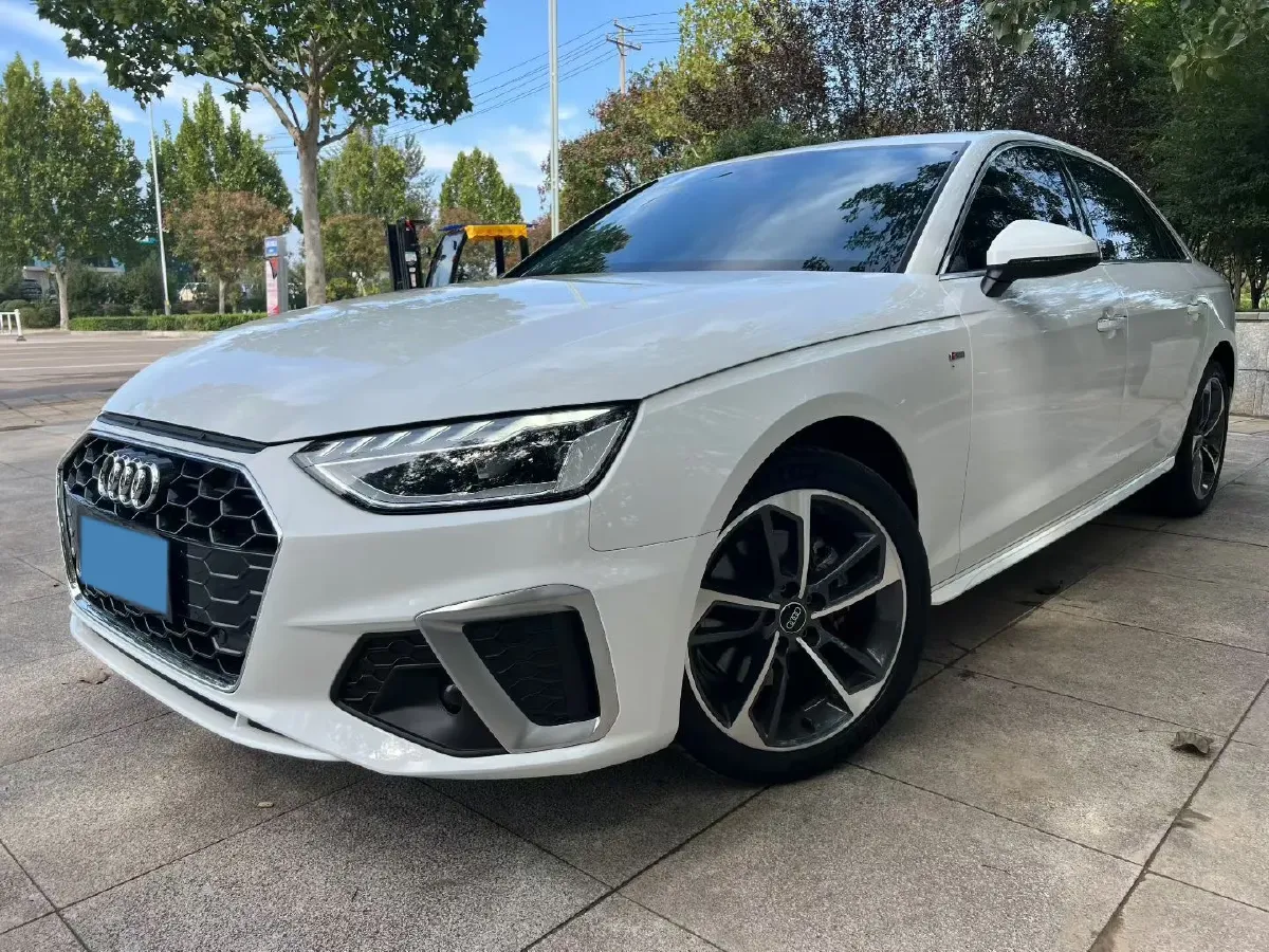 2022 Audi A4L 2.0T 190HP L4 7DCT,autocango,china used car exporter,china ev exporter,chinese used car exporter,chinese used ev exporter