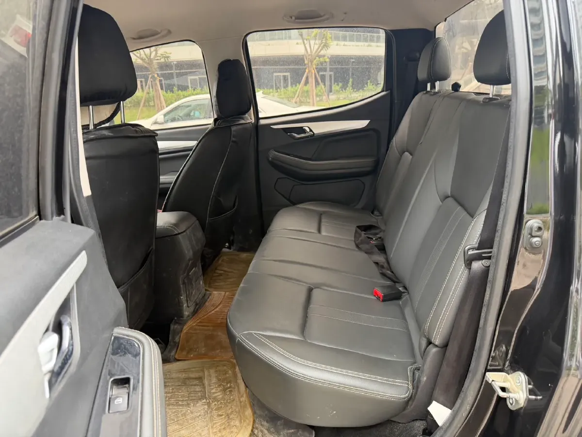 2023 Isuzu Jim 2.4L 158HP L4 5MT,autocango,china used car exporter,china ev exporter,chinese used car exporter,chinese used ev exporter