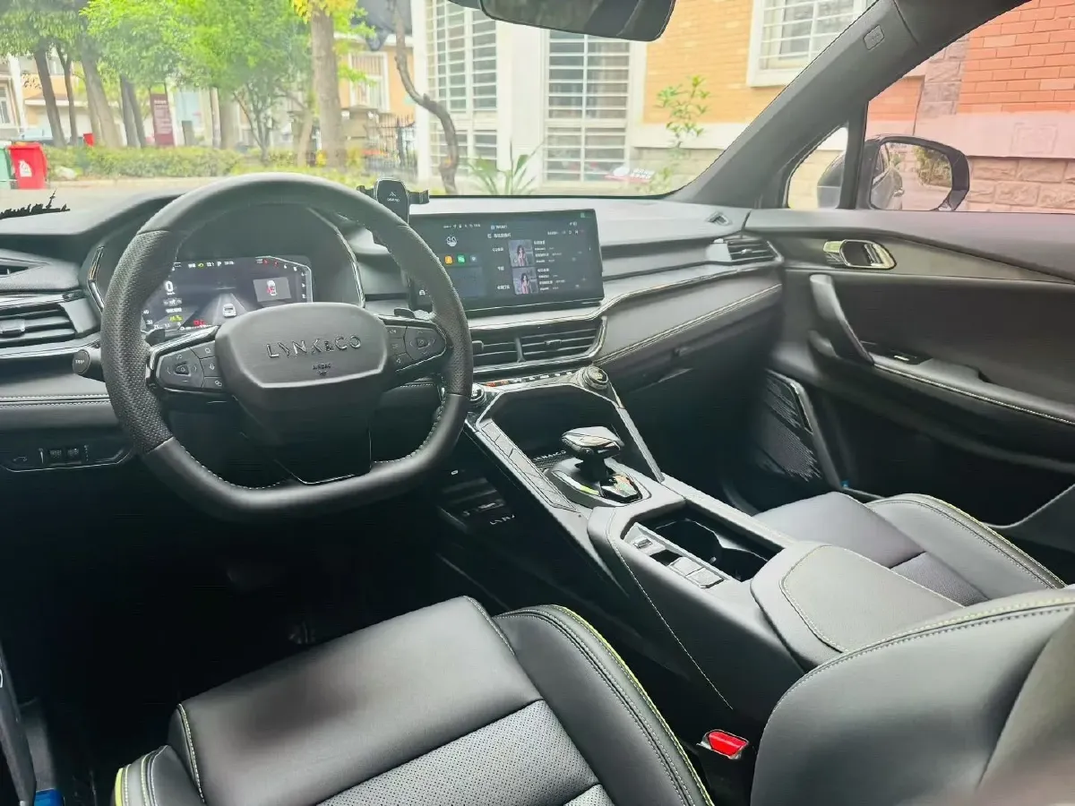 2023 LYNK&CO 06 1.5T 181HP L4 7DCT,autocango,china used car exporter,china ev exporter,chinese used car exporter,chinese used ev exporter