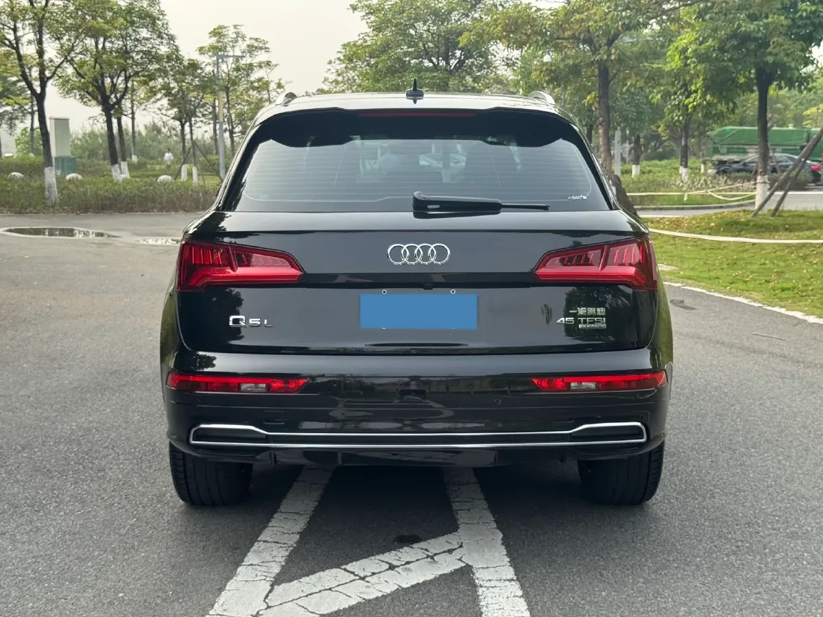 2020 Audi Q5L 2.0T 252HP L4 7DCT,autocango,china used car exporter,china ev exporter,chinese used car exporter,chinese used ev exporter