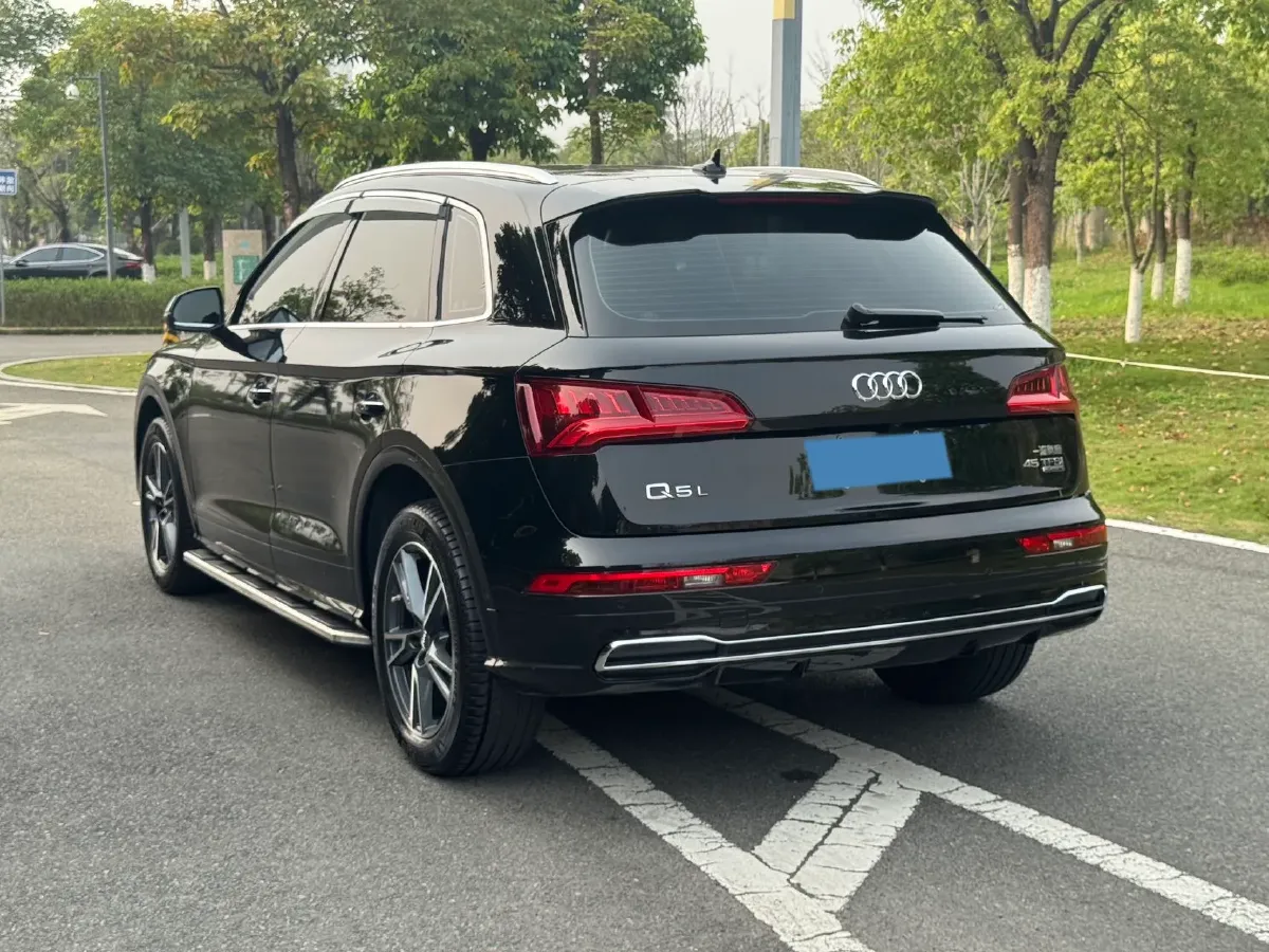 2020 Audi Q5L 2.0T 252HP L4 7DCT,autocango,china used car exporter,china ev exporter,chinese used car exporter,chinese used ev exporter