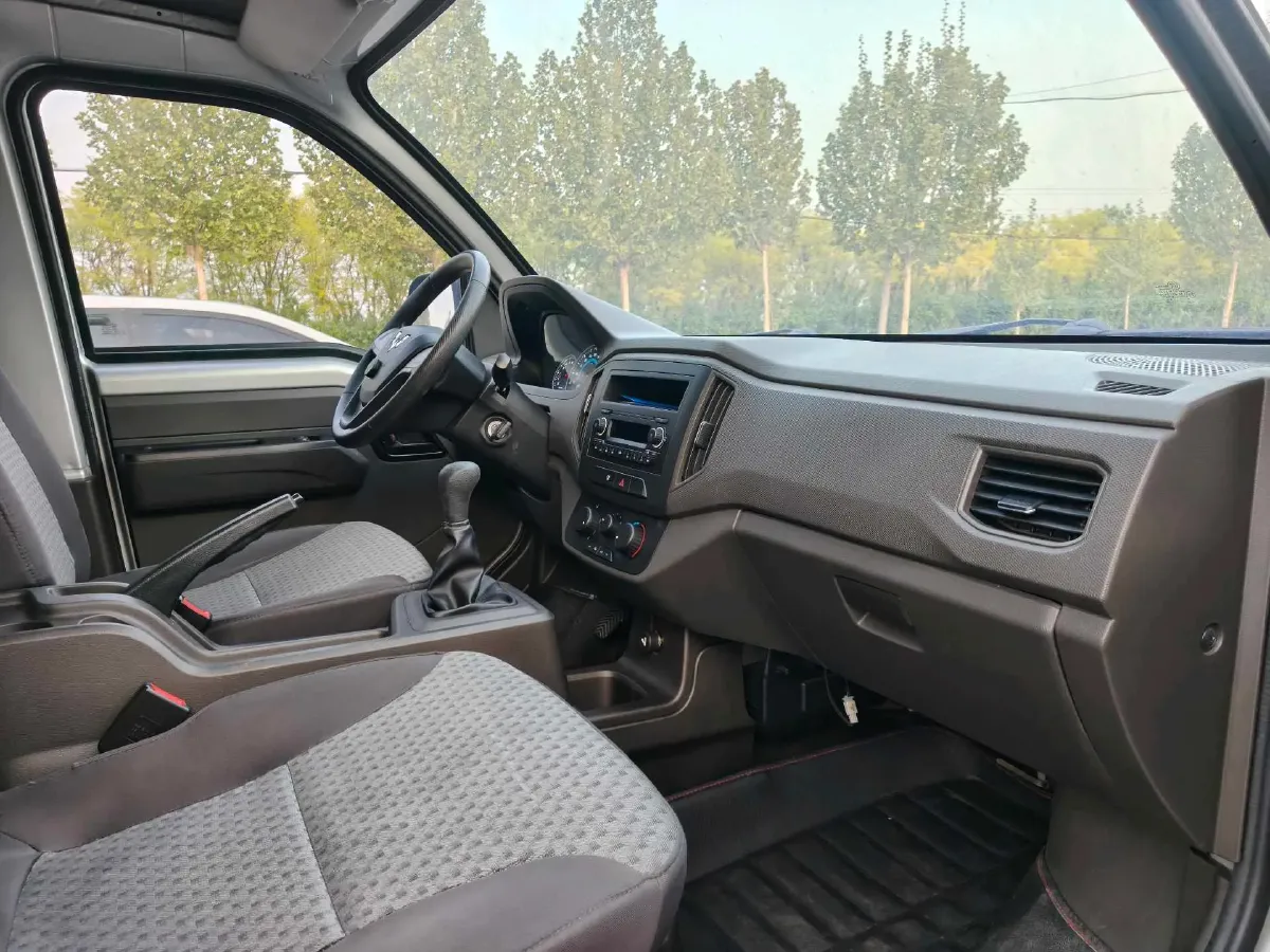 2023 WuLing RongGuang New Truck 1.5L 102HP L4 5MT,autocango,china used car exporter,china ev exporter,chinese used car exporter,chinese used ev exporter