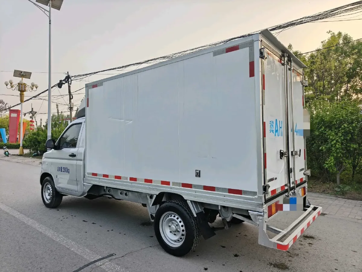 2023 WuLing RongGuang New Truck 1.5L 102HP L4 5MT,autocango,china used car exporter,china ev exporter,chinese used car exporter,chinese used ev exporter