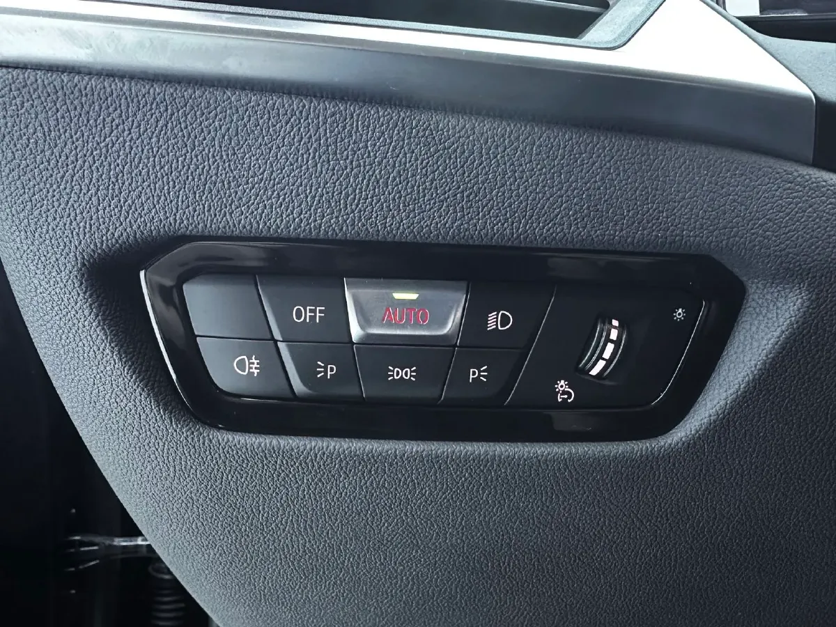 2023 BMW 3 Series 2.0T 156HP L4 8AT,autocango,china used car exporter,china ev exporter,chinese used car exporter,chinese used ev exporter