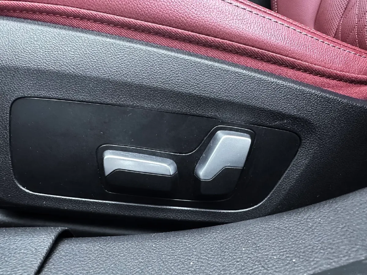 2023 BMW 3 Series 2.0T 156HP L4 8AT,autocango,china used car exporter,china ev exporter,chinese used car exporter,chinese used ev exporter