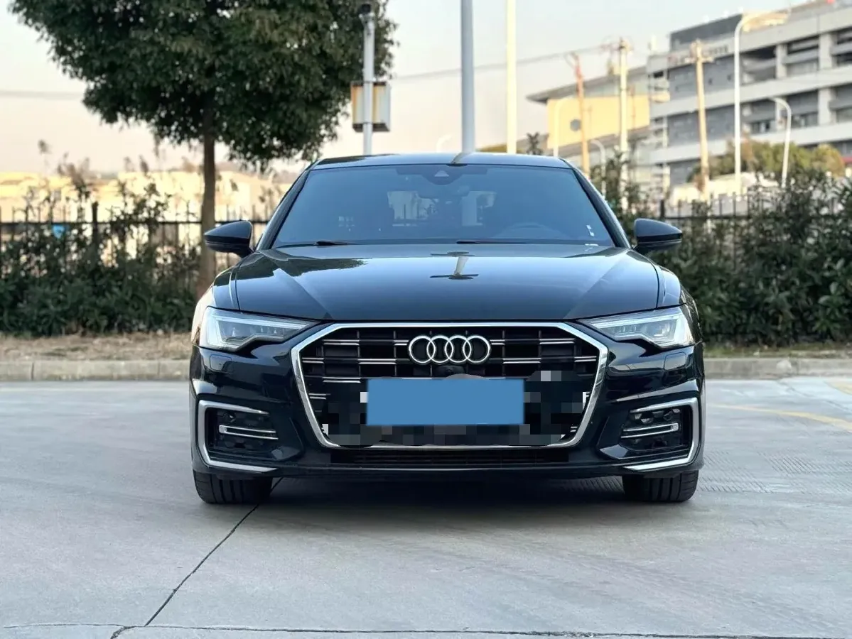 2023 Audi A6L 2.0T 245HP L4 7DCT,autocango,china used car exporter,china ev exporter,chinese used car exporter,chinese used ev exporter