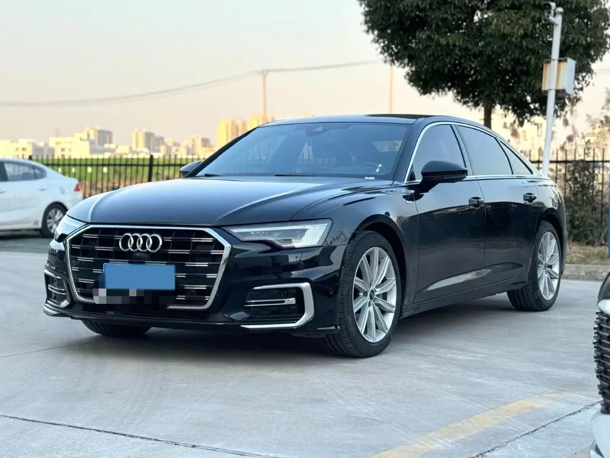 2023 Audi A6L 2.0T 245HP L4 7DCT,autocango,china used car exporter,china ev exporter,chinese used car exporter,chinese used ev exporter