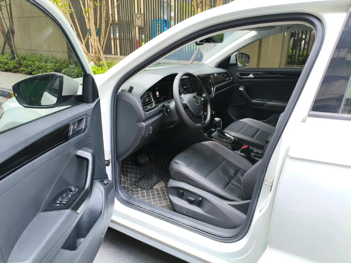 2022 Volkswagen T-Roc 1.4T 150HP L4 7DCT,autocango,china used car exporter,china ev exporter,chinese used car exporter,chinese used ev exporter