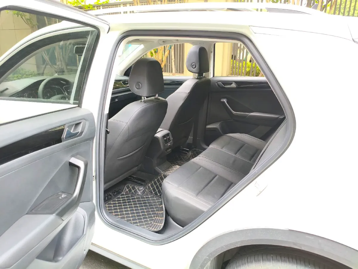 2022 Volkswagen T-Roc 1.4T 150HP L4 7DCT,autocango,china used car exporter,china ev exporter,chinese used car exporter,chinese used ev exporter