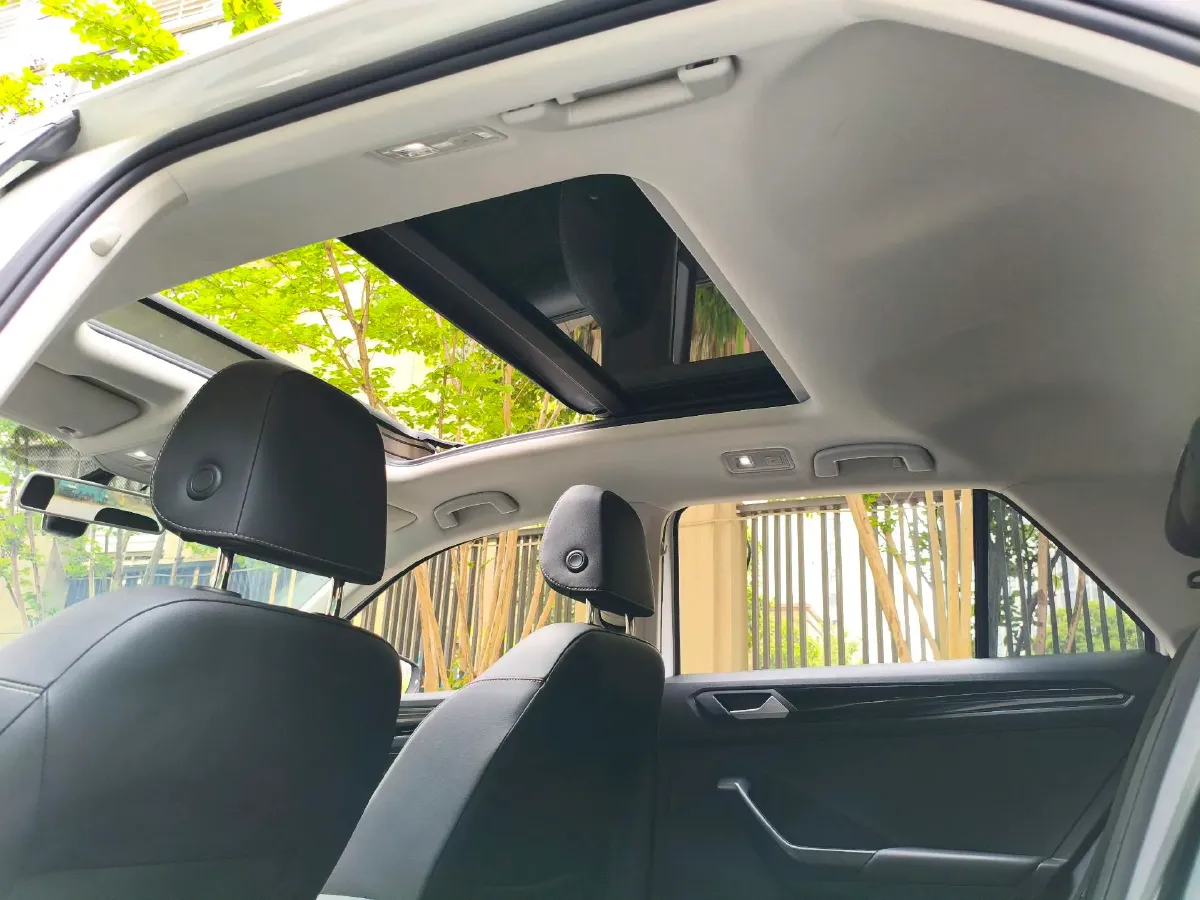 2022 Volkswagen T-Roc 1.4T 150HP L4 7DCT,autocango,china used car exporter,china ev exporter,chinese used car exporter,chinese used ev exporter