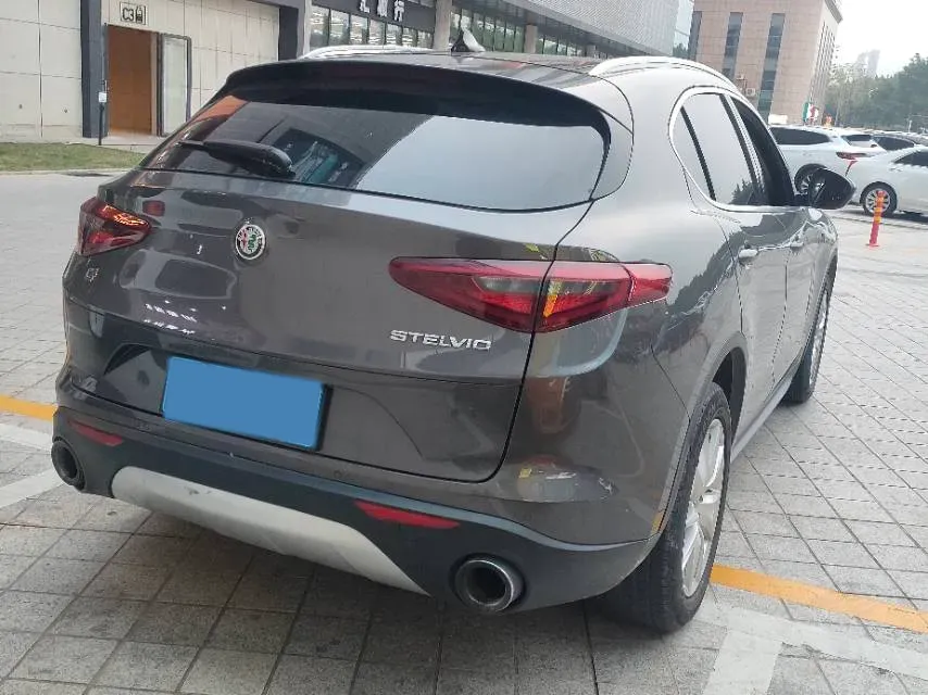 2017 Alfa Romeo Stelvio 2.0T 280HP L4 8AT,autocango,china used car exporter,china ev exporter,chinese used car exporter,chinese used ev exporter