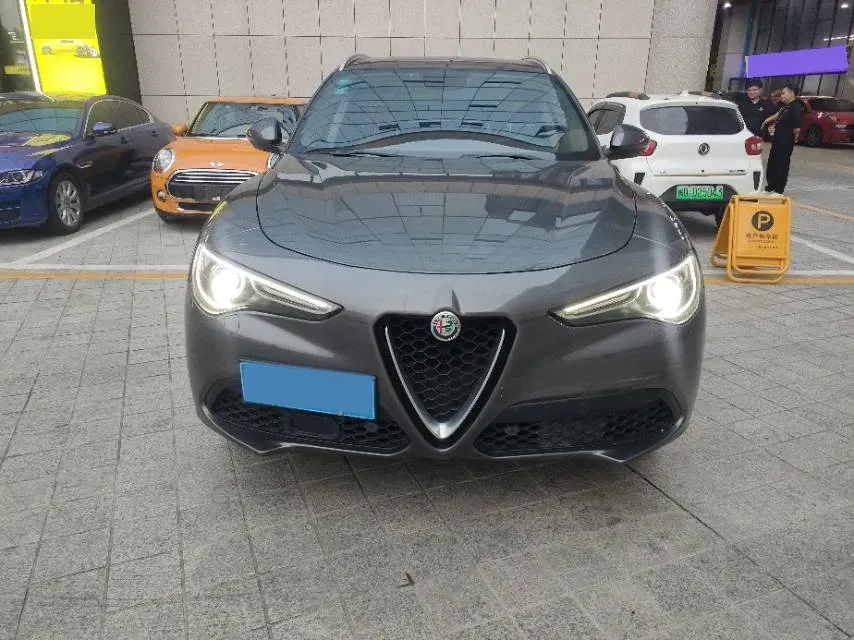 2017 Alfa Romeo Stelvio 2.0T 280HP L4 8AT,autocango,china used car exporter,china ev exporter,chinese used car exporter,chinese used ev exporter