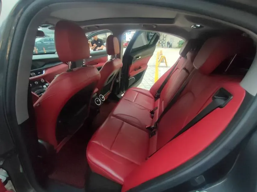 2017 Alfa Romeo Stelvio 2.0T 280HP L4 8AT,autocango,china used car exporter,china ev exporter,chinese used car exporter,chinese used ev exporter