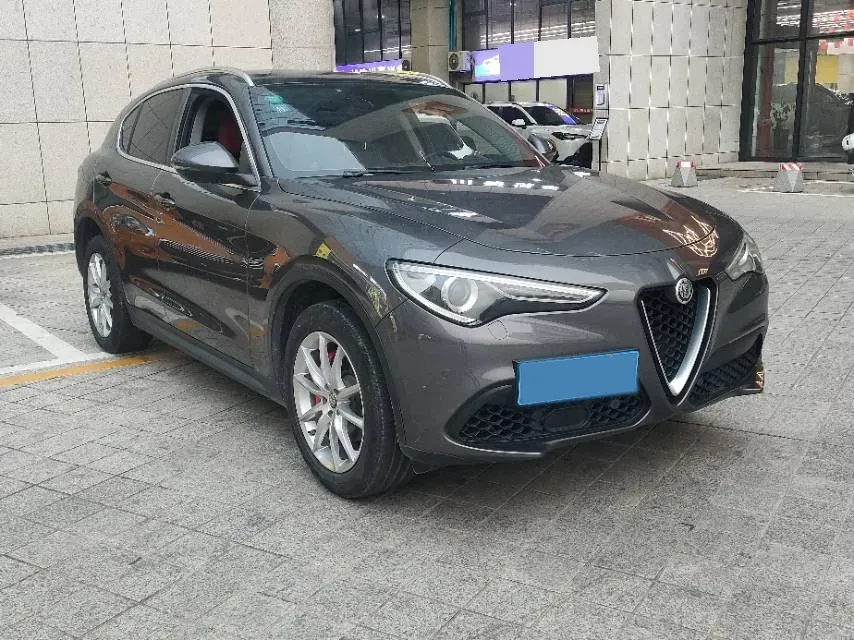 2017 Alfa Romeo Stelvio 2.0T 280HP L4 8AT,autocango,china used car exporter,china ev exporter,chinese used car exporter,chinese used ev exporter