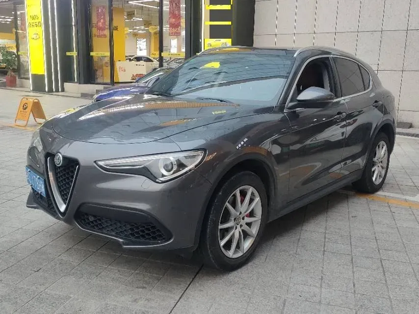 2017 Alfa Romeo Stelvio 2.0T 280HP L4 8AT,autocango,china used car exporter,china ev exporter,chinese used car exporter,chinese used ev exporter