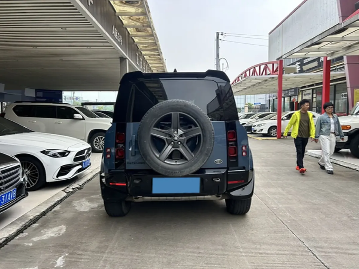 2022 Land Rover Defender 2.0T 300HP L4 8AT,autocango,china used car exporter,china ev exporter,chinese used car exporter,chinese used ev exporter