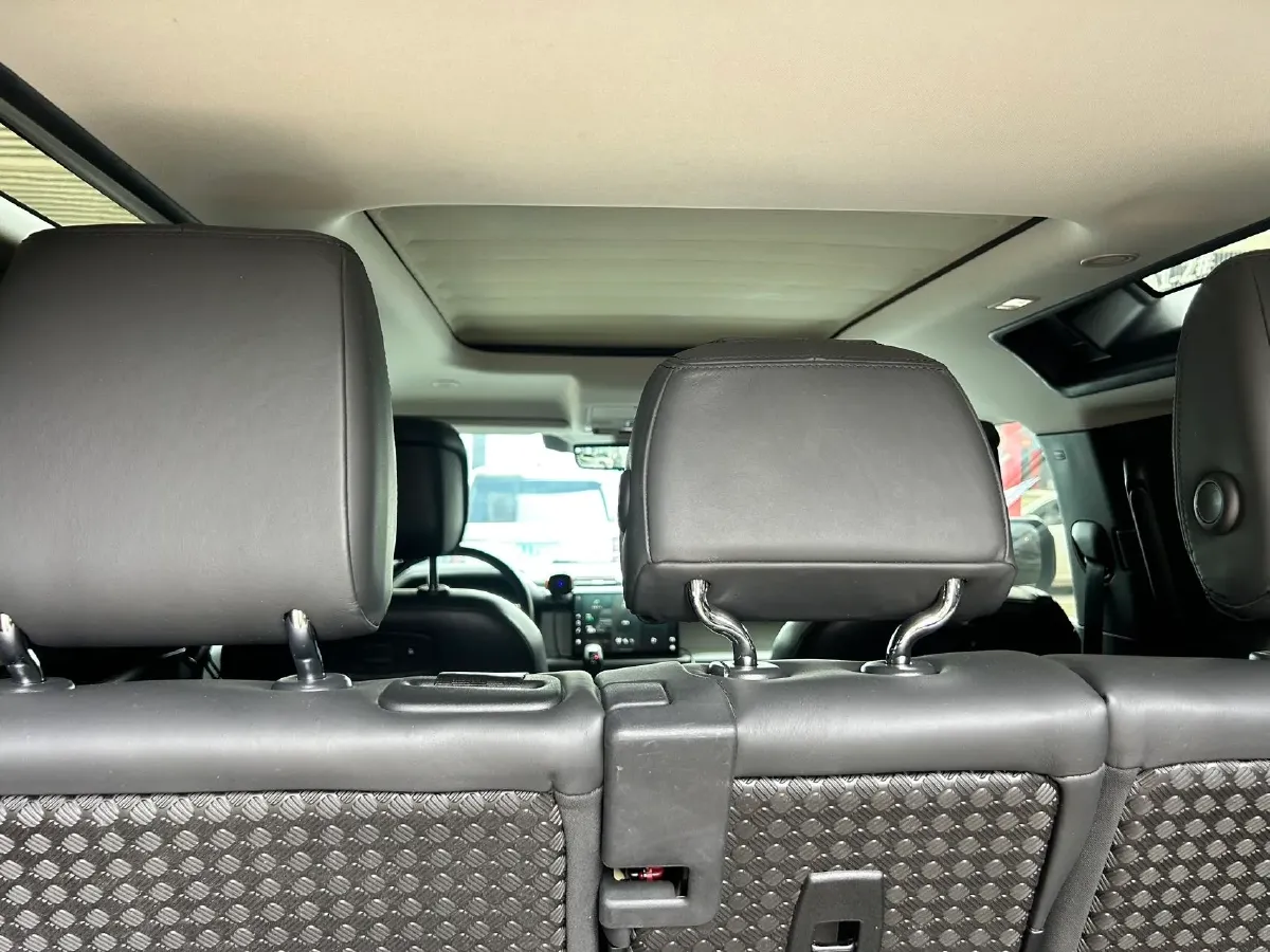 2022 Land Rover Defender 2.0T 300HP L4 8AT,autocango,china used car exporter,china ev exporter,chinese used car exporter,chinese used ev exporter